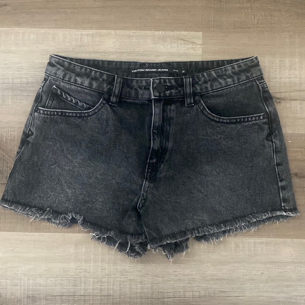 Volcom mid rise shorts